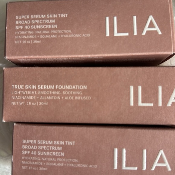 ILIA super serum tint broad spectrum spf 40 sunscreen - Picture 4 of 5